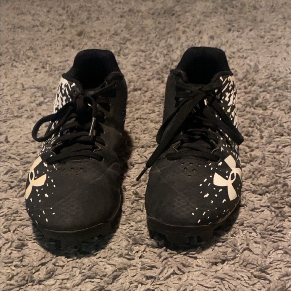 Under Armour Baseball Black and White Cleats| Boys Youth Size 7 1/2